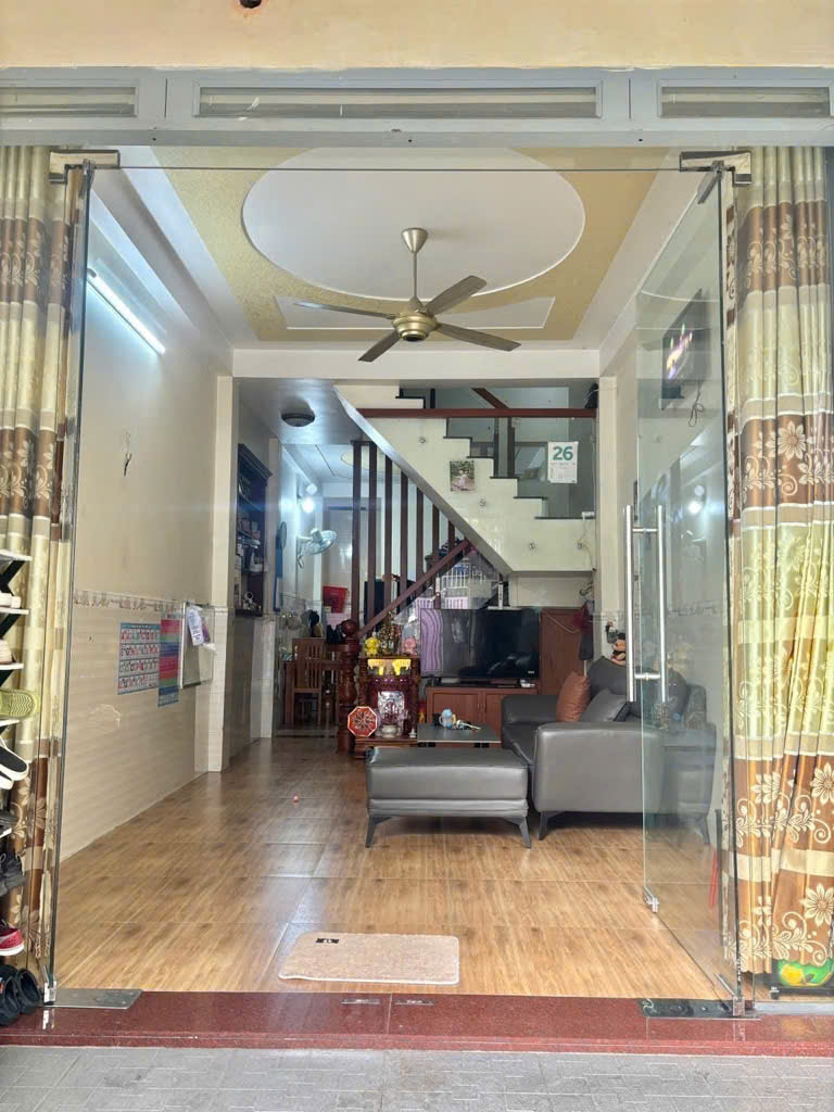Nhà 60 m2, hẽm 5m xe hơi vi vu 3,95 tỷ